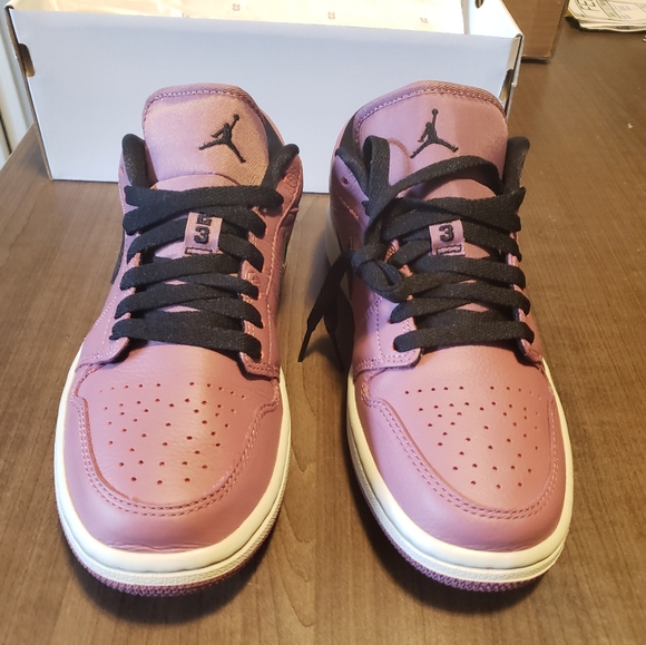 Air jordan 1 women's mulberry black size 7.5 - Picture 3 of 5